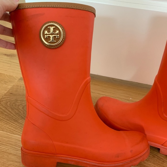 tory burch classic rain boots